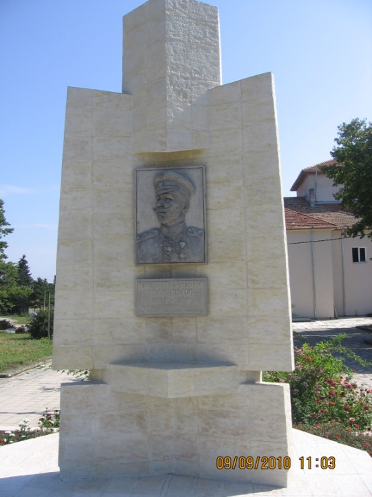 files/upload/military-monuments/Dobrichka1/Karapelit2.jpg